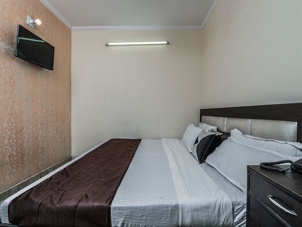 OYO 15763 Hotel Grand inn