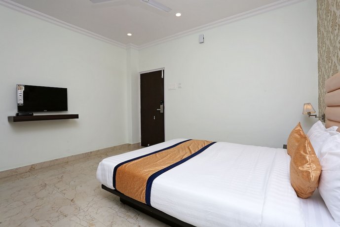 OYO 9856 Hotel MP Inn