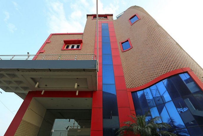 OYO 9856 Hotel MP Inn