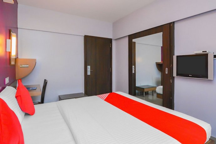 OYO 18803 Smart Inn