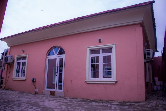 Glass House Annex