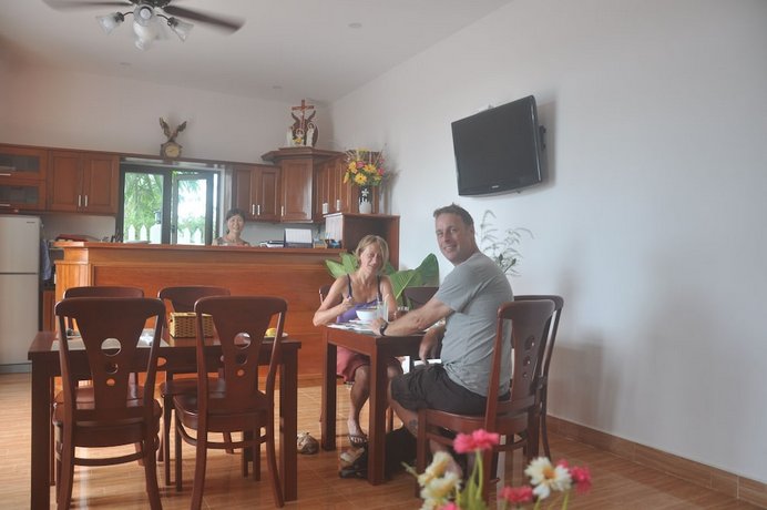 Tra Que Riverside Homestay