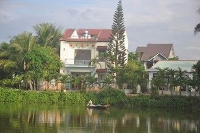 Tra Que Riverside Homestay
