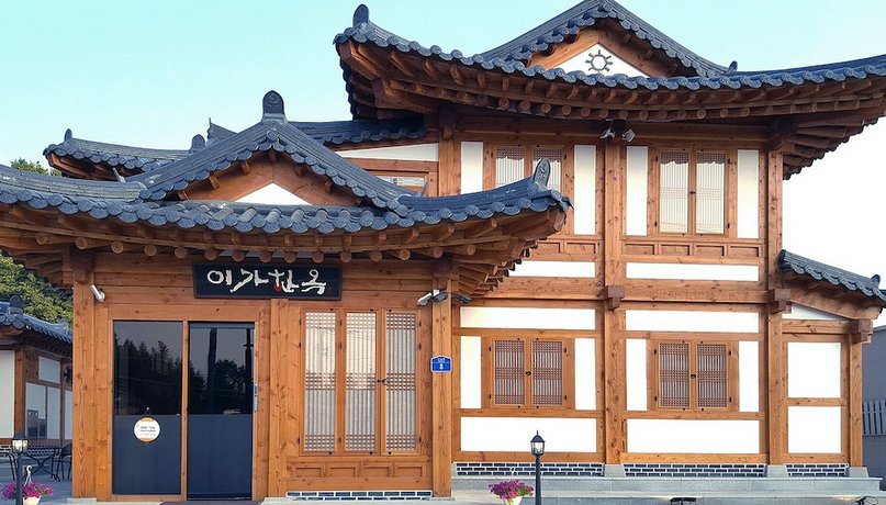 Leega Hanok