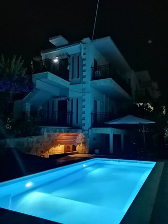 Iliana Apartments