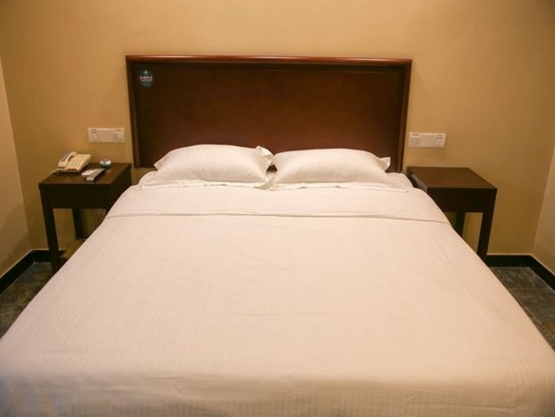 GreenTree Inn JiangSu ZhenJiang DingMao Industrial Park WoDe Square Express Hotel