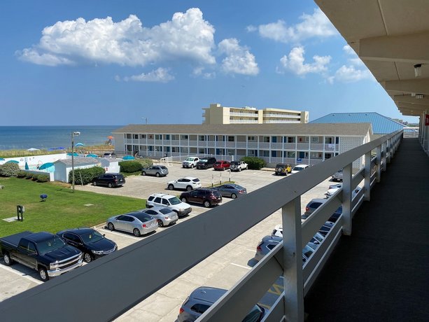 Days Inn & Suites by Wyndham Kill Devil Hills Mariner