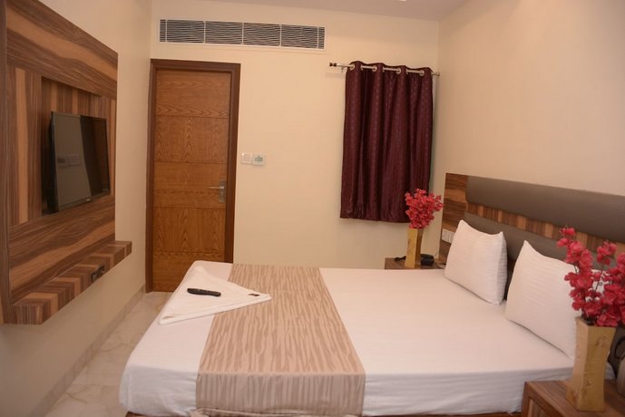 Hotel Golden Oasis New Delhi