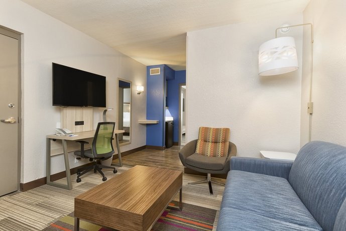 Holiday Inn Express & Suites S Lake Buena Vista