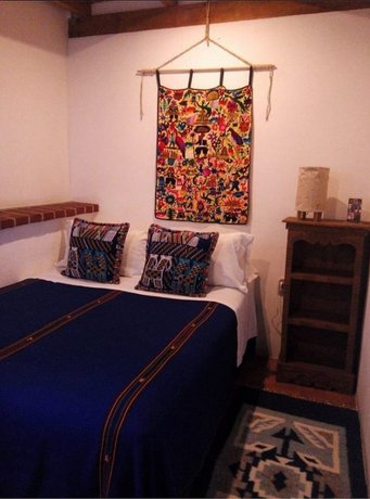 Yellow House Hostel B&B