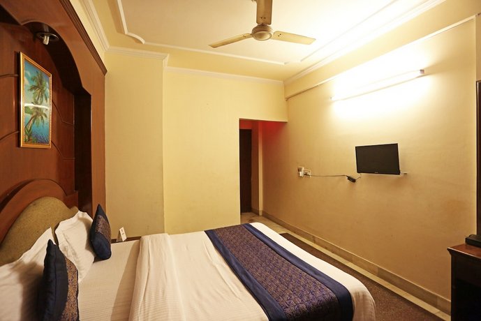 OYO 6886 Hotel Gold Palace