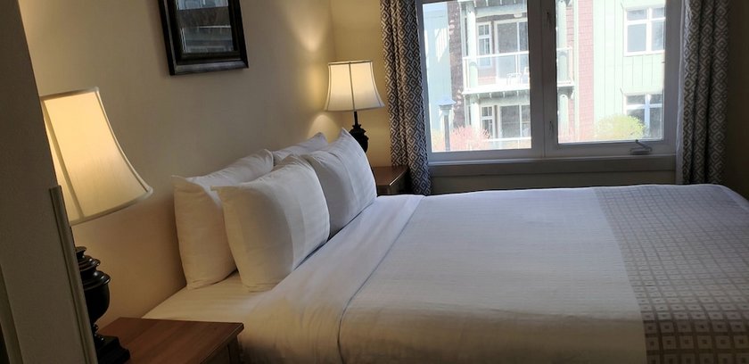 Windtower Lodge & Suites