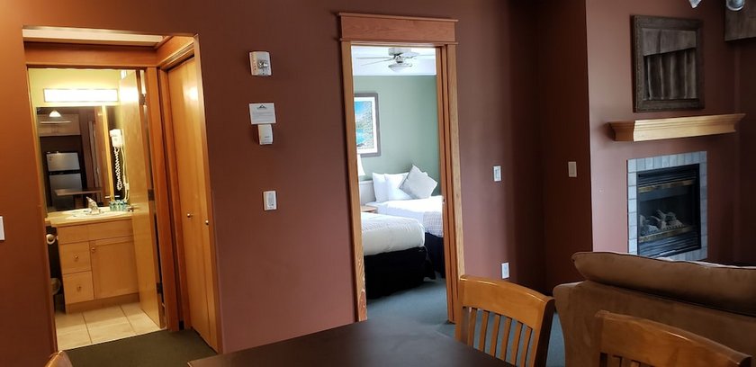 Windtower Lodge & Suites