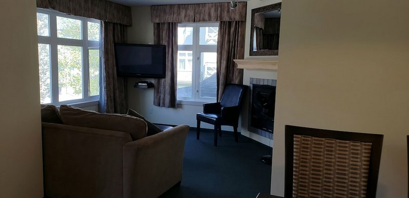 Windtower Lodge & Suites