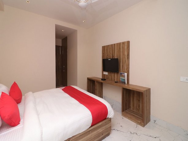 OYO 24754 Hotel Good Luck House