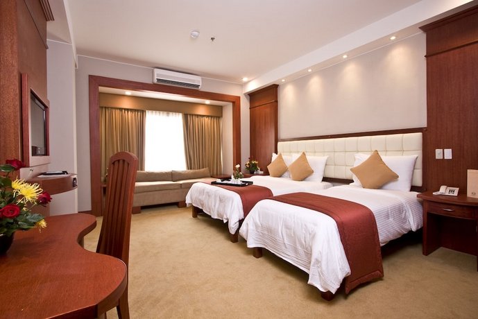 Lewis Grand Hotel
