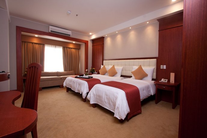 Lewis Grand Hotel