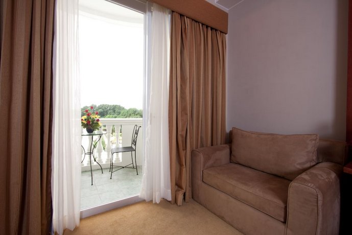 Lewis Grand Hotel