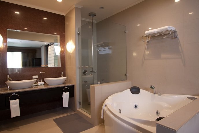 Lewis Grand Hotel