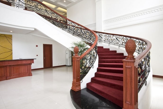 Lewis Grand Hotel