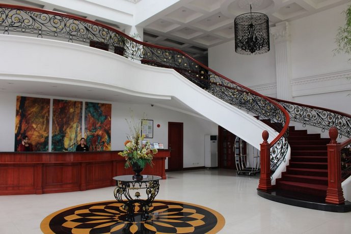 Lewis Grand Hotel