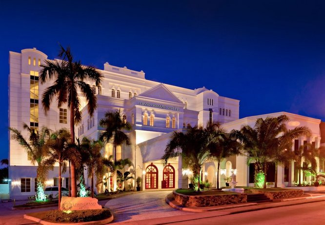 Lewis Grand Hotel