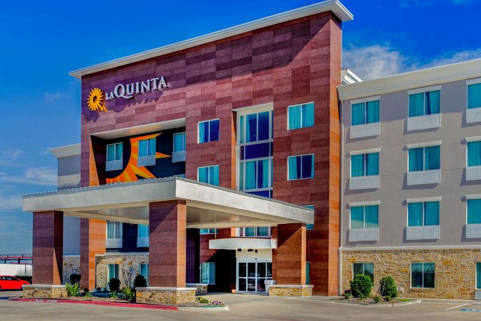 La Quinta Inn & Suites by Wyndham Northlake Ft Worth