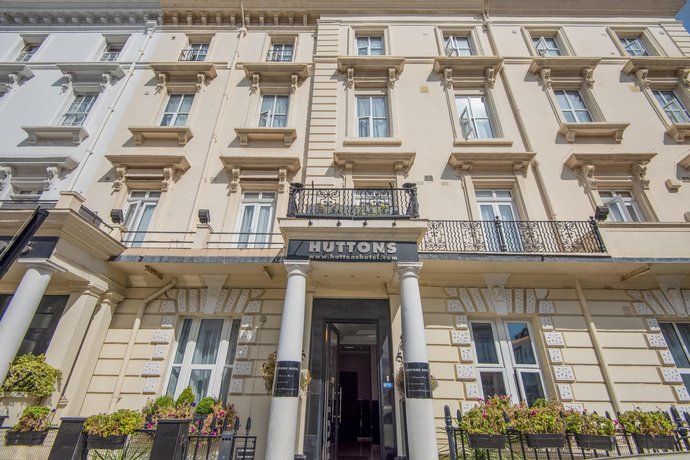OYO Huttons Hotel