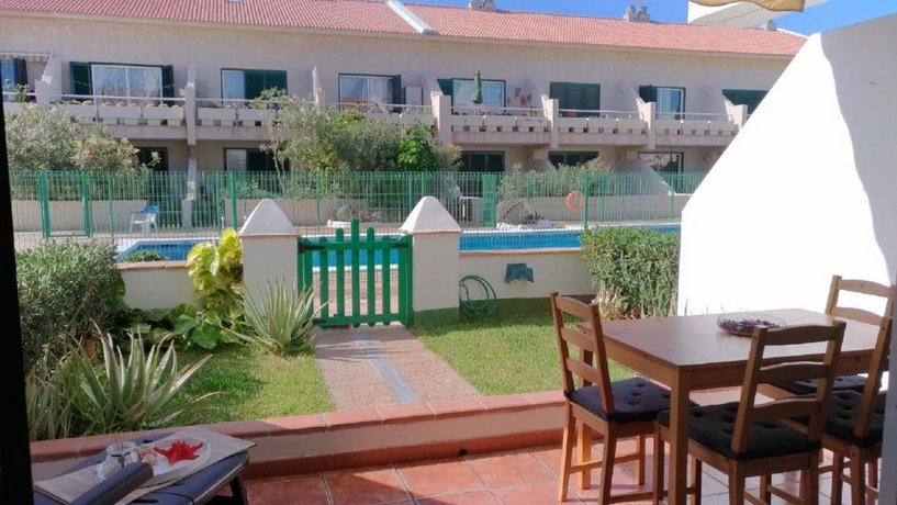 Apartment With Terrace And Private Pool Access wifi Free Near Shops & Services