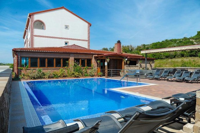 Apartments with a swimming pool Caska Pag - 3085