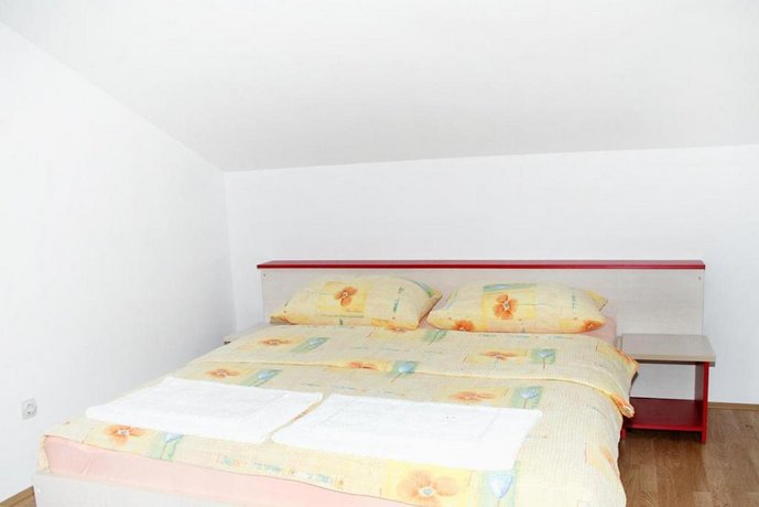 Apartments with a swimming pool Caska Pag - 3085
