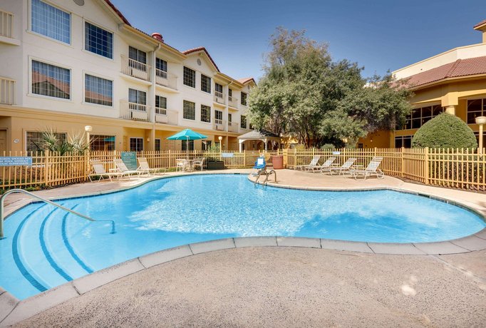 La Quinta Inn & Suites Dallas Addison-Galleria