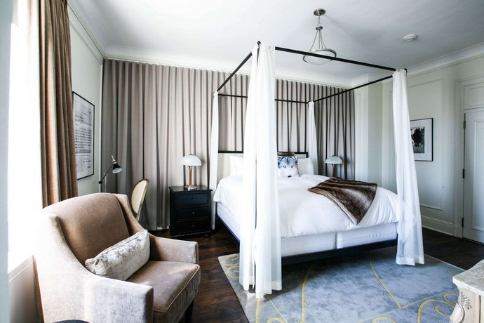 The Fort Garry Hotel