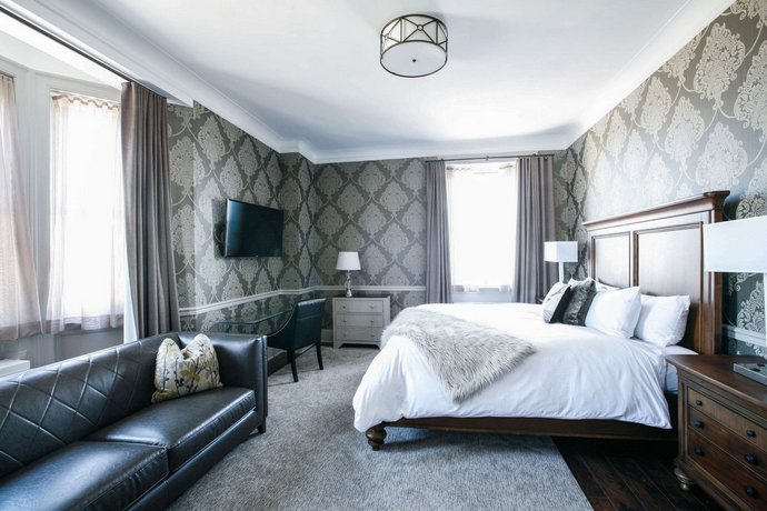 The Fort Garry Hotel