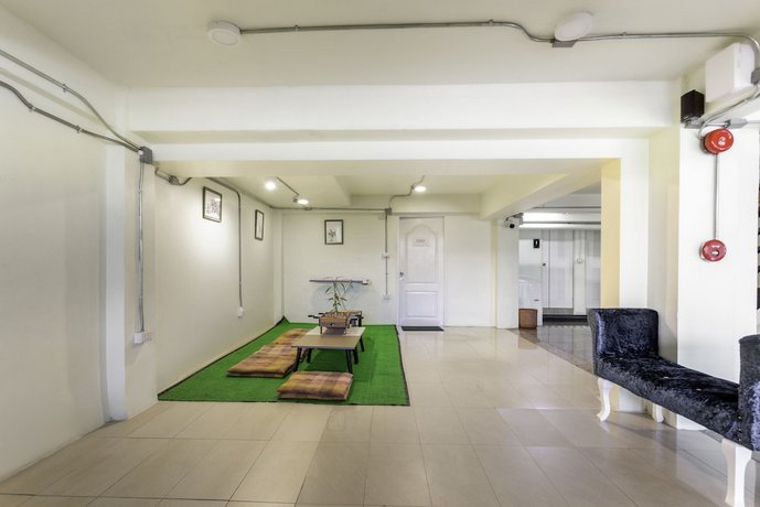 OYO 928 Leaf Hostel