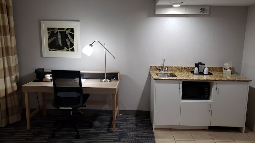Country Inn & Suites by Radisson Lincoln Airport NE
