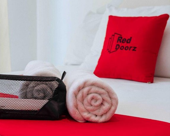 RedDoorz near Osmena Highway