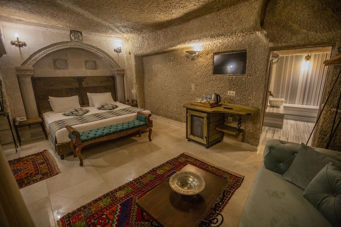Divan Cave House