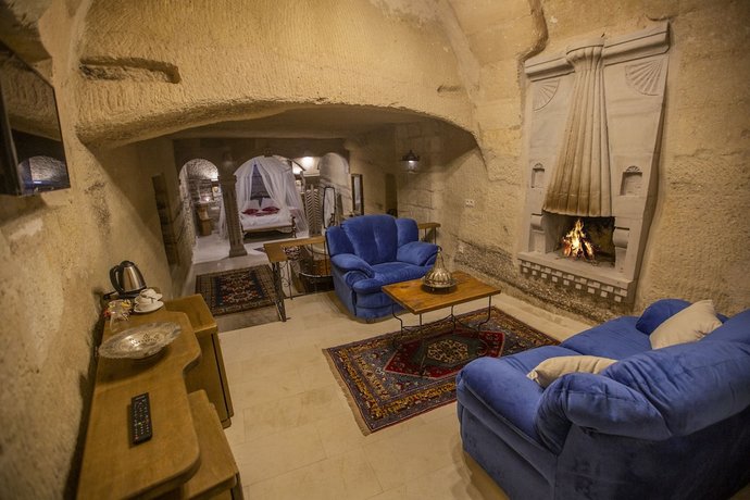 Divan Cave House