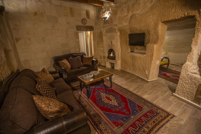 Divan Cave House