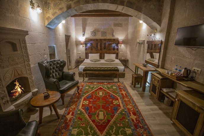 Divan Cave House