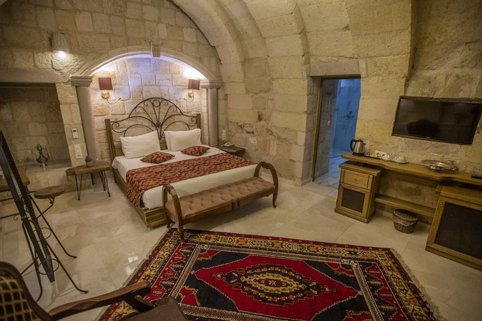 Divan Cave House