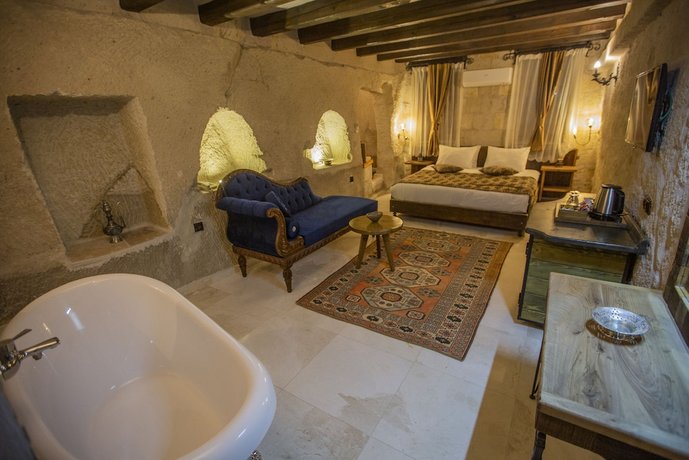 Divan Cave House