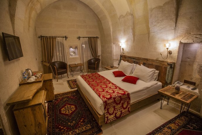 Divan Cave House
