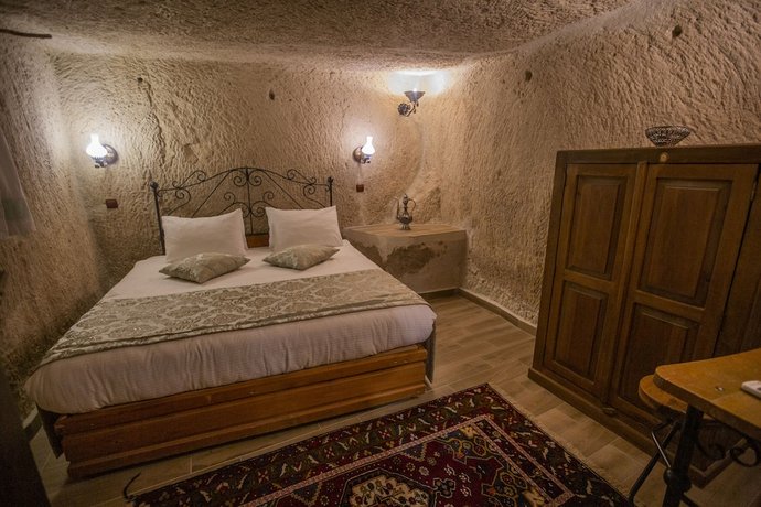 Divan Cave House