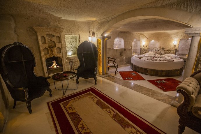 Divan Cave House