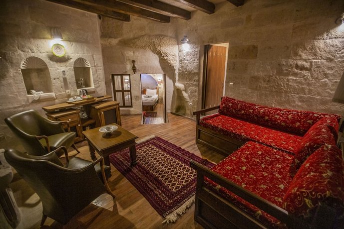 Divan Cave House