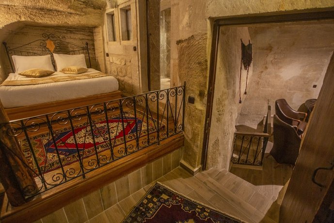 Divan Cave House