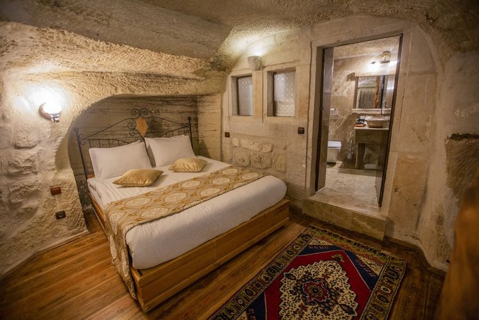 Divan Cave House