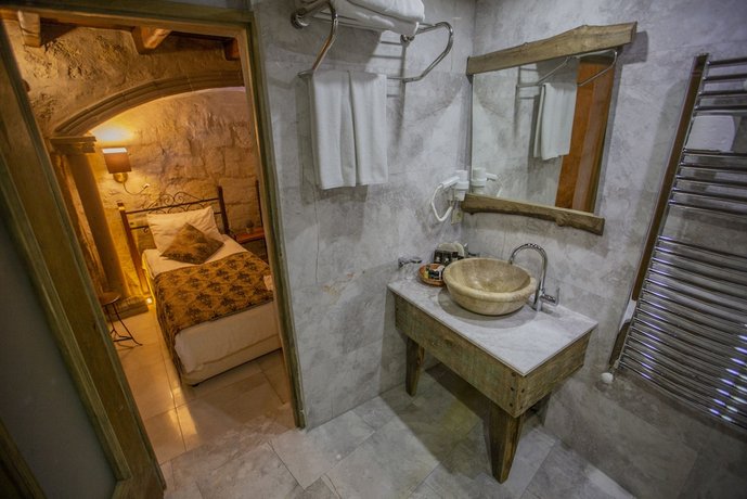 Divan Cave House